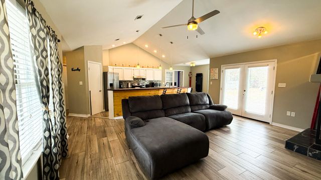 1394 Sound Retreat Drive, Navarre, FL 32566