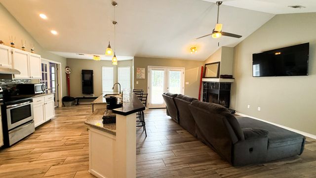 1394 Sound Retreat Drive, Navarre, FL 32566