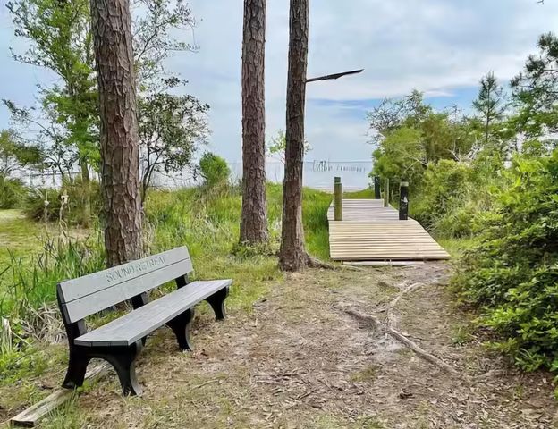 1394 Sound Retreat Drive, Navarre, FL 32566