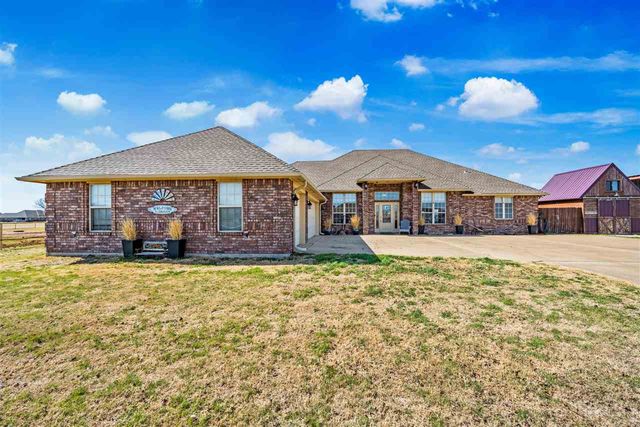 357 SW Matthey Dr, Cache, OK 73527