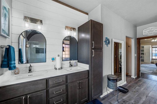 357 SW Matthey Dr, Cache, OK 73527