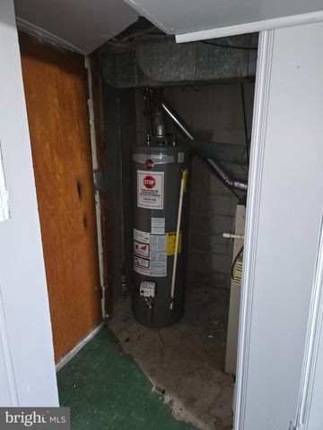 4404 MOUNTVIEW RD, Baltimore, MD 21229