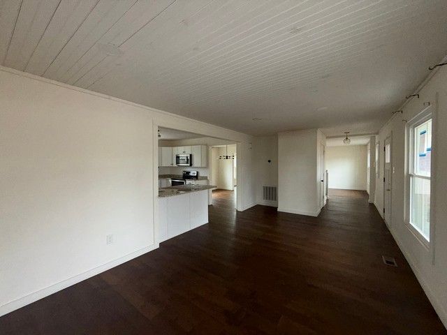 130 Wilkins Dr, Tullahoma, TN 37388