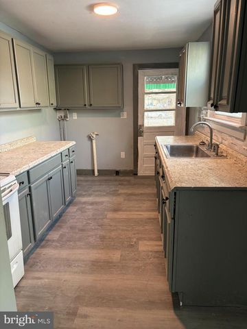 454 S PEARL ST, Shamokin, PA 17872