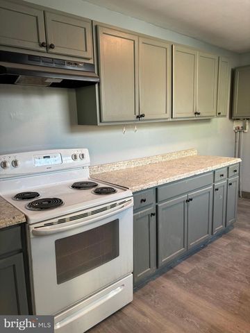 454 S PEARL ST, Shamokin, PA 17872