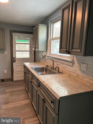 454 S PEARL ST, Shamokin, PA 17872