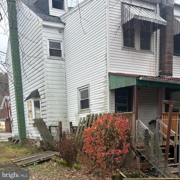 454 S PEARL ST, Shamokin, PA 17872