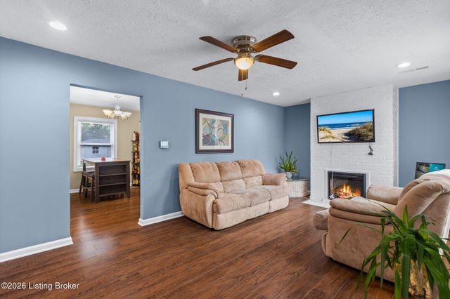 208 Downes Ln, Louisville, KY 40214
