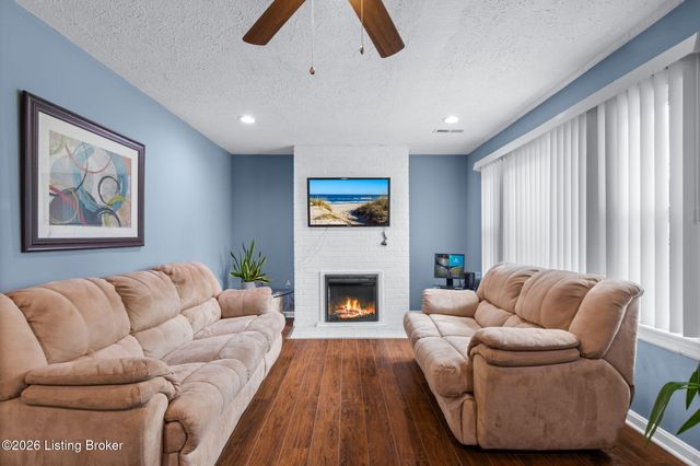 208 Downes Ln, Louisville, KY 40214