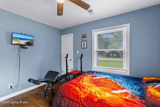 208 Downes Ln, Louisville, KY 40214