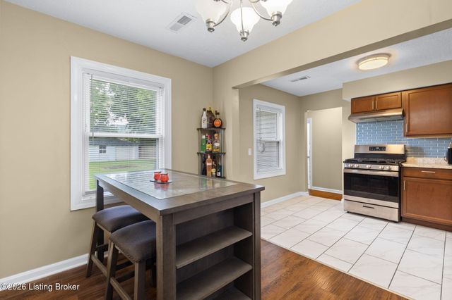 208 Downes Ln, Louisville, KY 40214