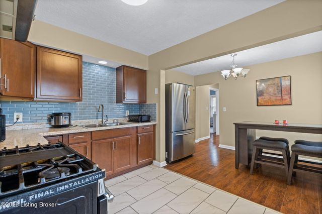 208 Downes Ln, Louisville, KY 40214