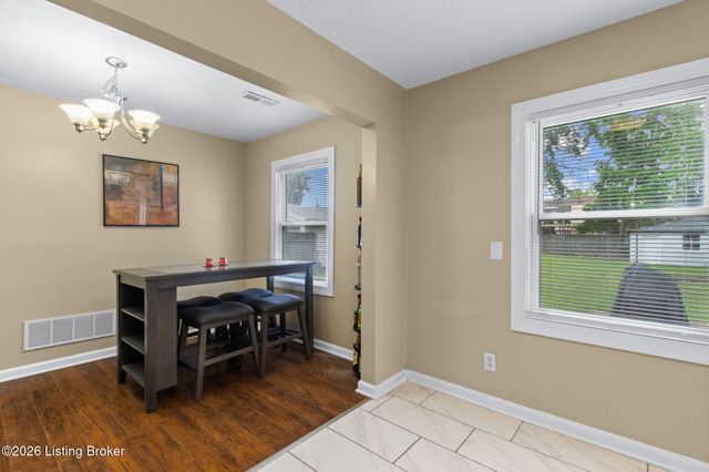 208 Downes Ln, Louisville, KY 40214