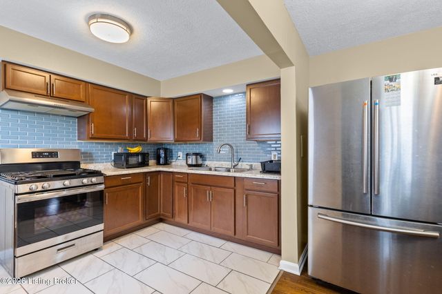 208 Downes Ln, Louisville, KY 40214