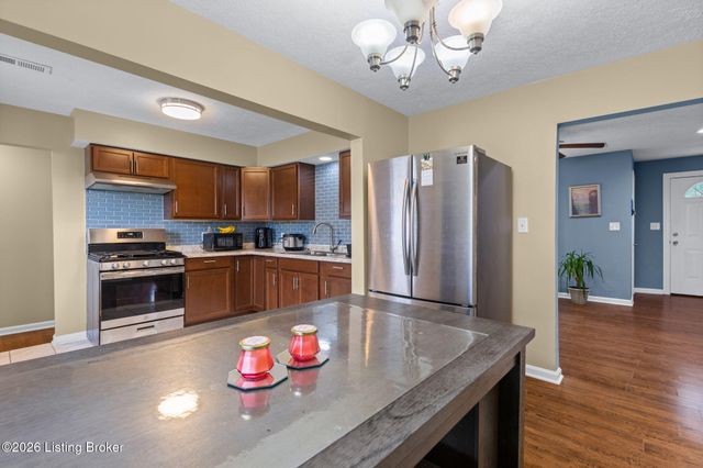 208 Downes Ln, Louisville, KY 40214
