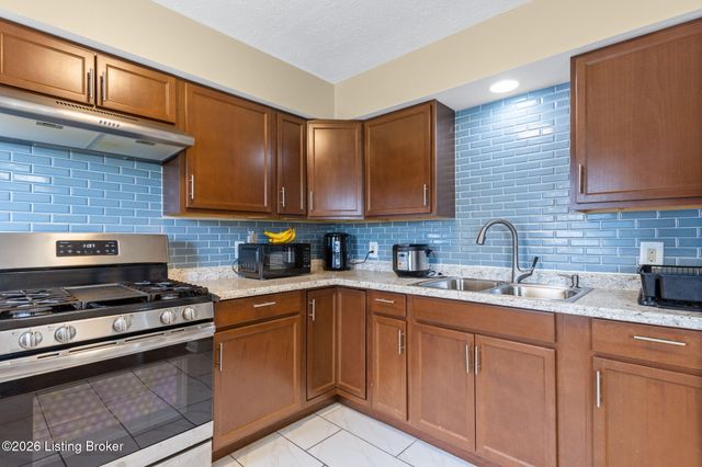 208 Downes Ln, Louisville, KY 40214
