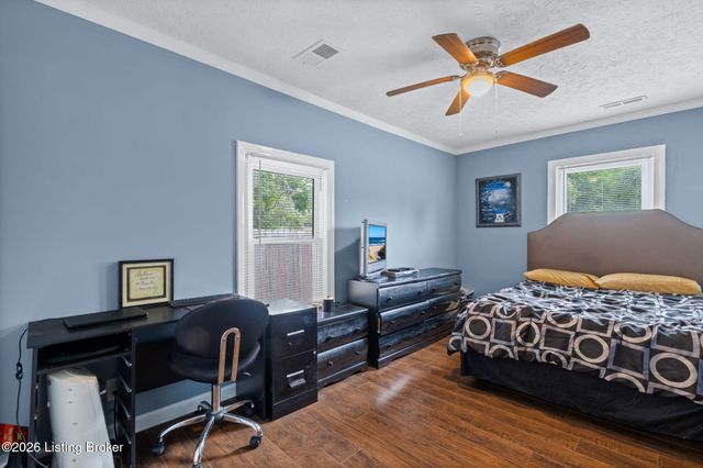 208 Downes Ln, Louisville, KY 40214