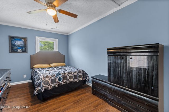 208 Downes Ln, Louisville, KY 40214