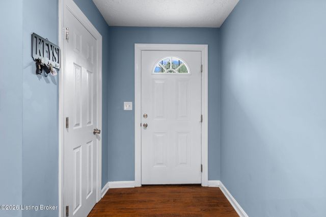 208 Downes Ln, Louisville, KY 40214