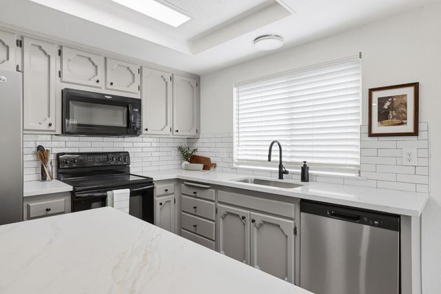 5361 N El Sol Avenue, Fresno, CA 93722