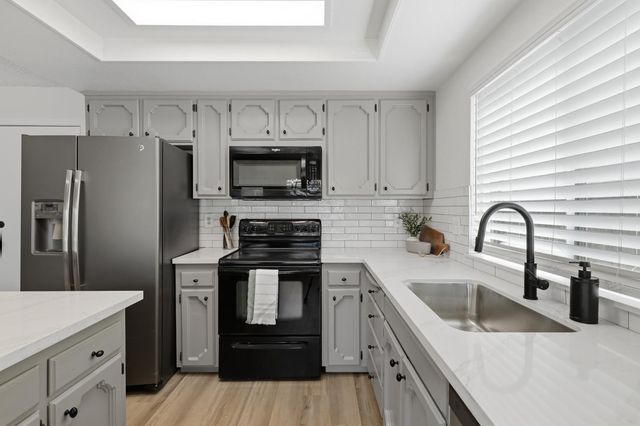 5361 N El Sol Avenue, Fresno, CA 93722