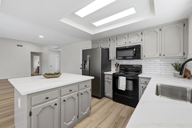 5361 N El Sol Avenue, Fresno, CA 93722