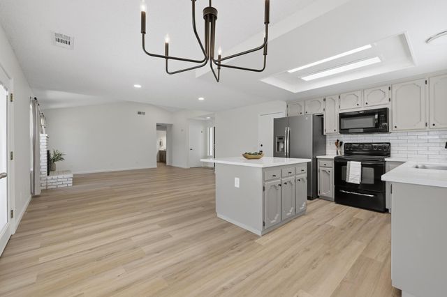 5361 N El Sol Avenue, Fresno, CA 93722