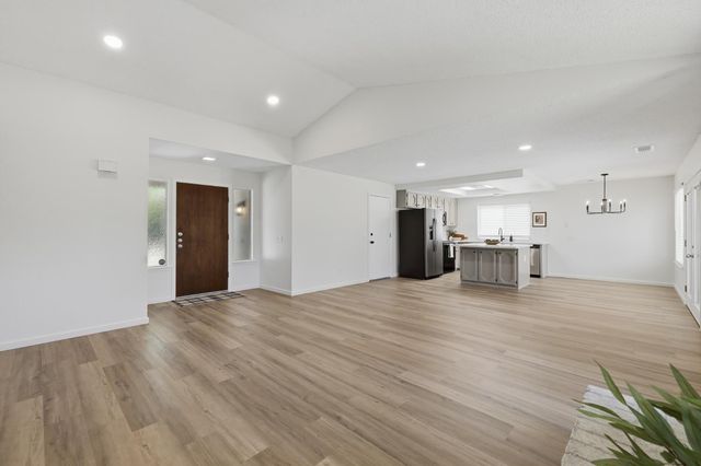 5361 N El Sol Avenue, Fresno, CA 93722