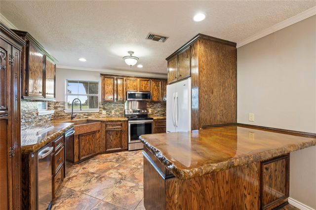 2016 County Road 661, Dayton, TX 77535