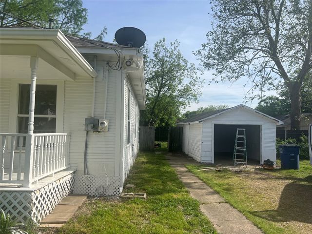 125 W College Street, Princeton, TX 75407