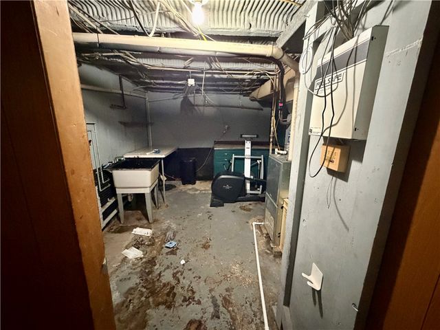 118 Ida Ave, Donora, PA 15033