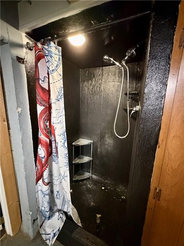 118 Ida Ave, Donora, PA 15033