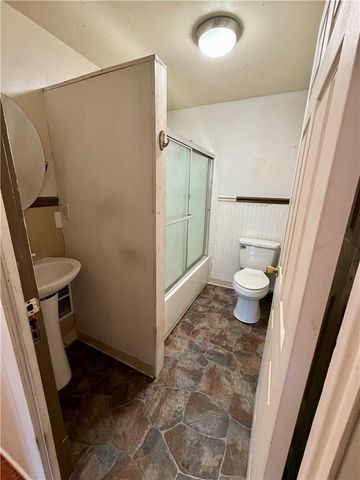 118 Ida Ave, Donora, PA 15033