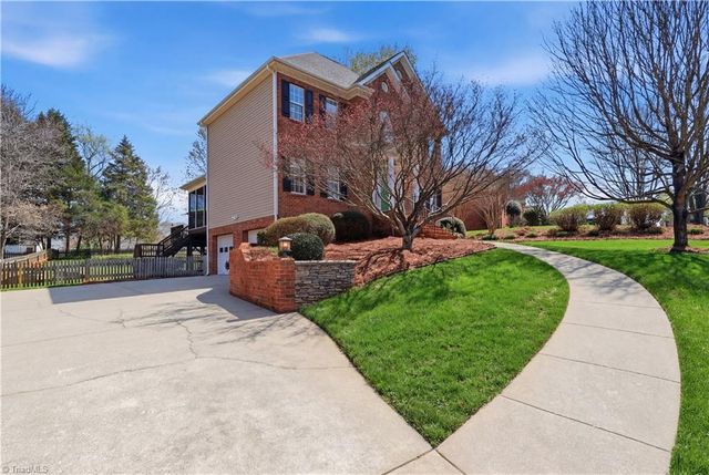 3617 Edgemoor Court, Clemmons, NC 27012