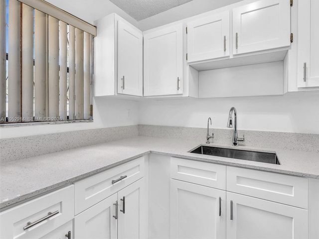 13500 NE 3rd Ct 121, North Miami, FL 33161