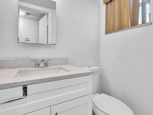 13500 NE 3rd Ct 121, North Miami, FL 33161