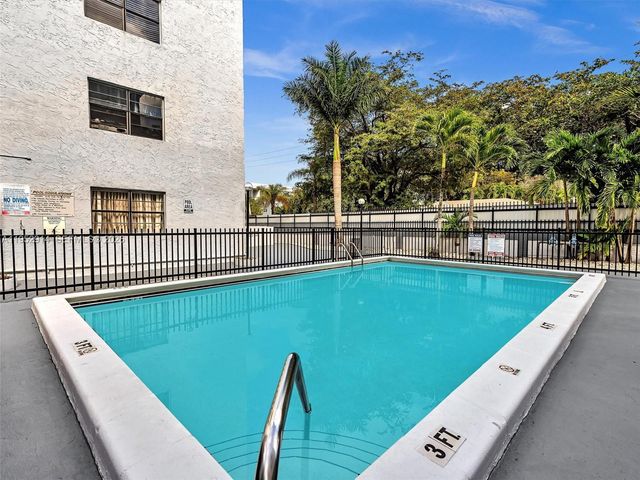 13500 NE 3rd Ct 121, North Miami, FL 33161