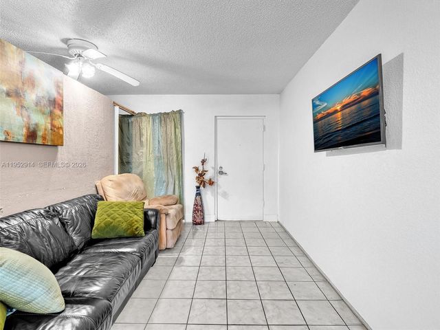 13500 NE 3rd Ct 121, North Miami, FL 33161