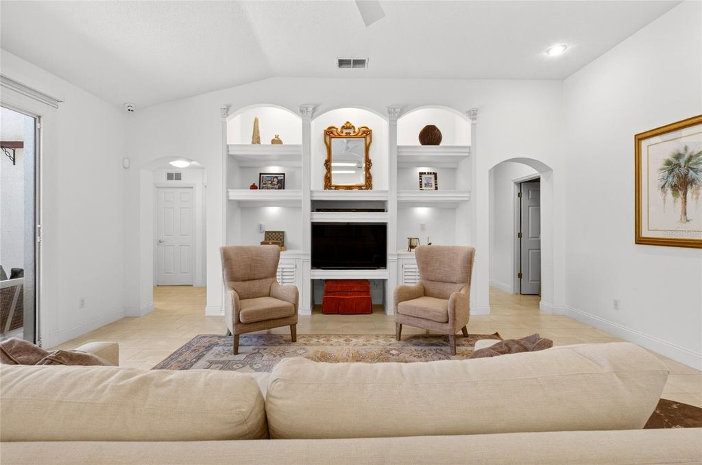 Image 13 of property listing at 7524 LINDENHURST DRIVE, Orlando, FL 32836