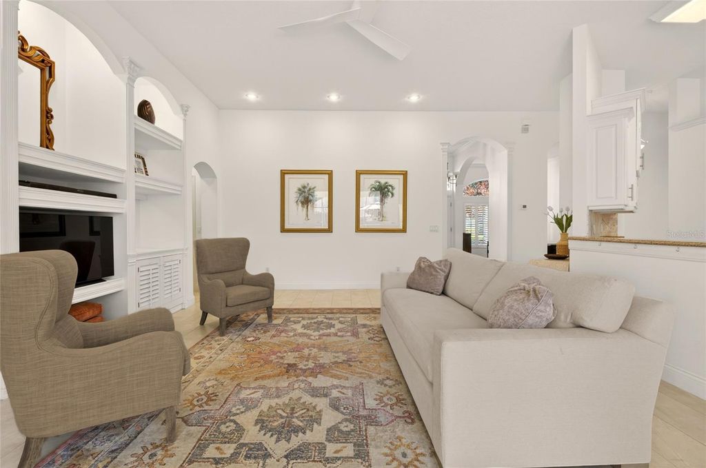 Image 15 of property listing at 7524 LINDENHURST DRIVE, Orlando, FL 32836