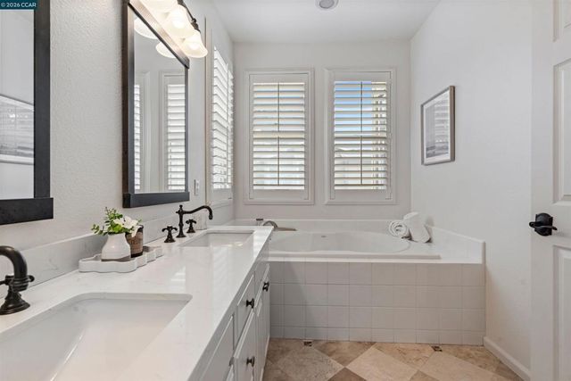 527 Gabriel Ct, Walnut Creek, CA 94597