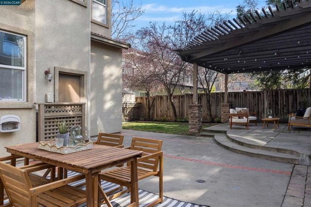 527 Gabriel Ct, Walnut Creek, CA 94597