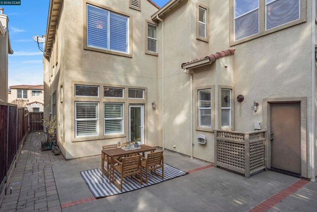 527 Gabriel Ct, Walnut Creek, CA 94597