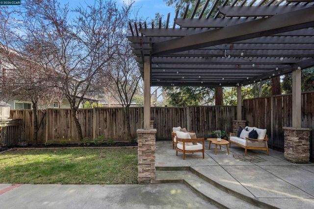 527 Gabriel Ct, Walnut Creek, CA 94597