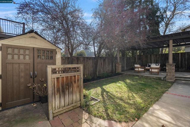 527 Gabriel Ct, Walnut Creek, CA 94597