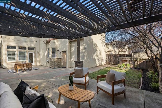 527 Gabriel Ct, Walnut Creek, CA 94597