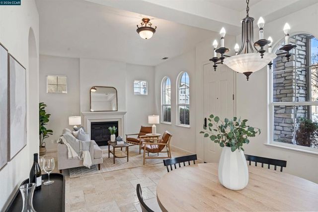 527 Gabriel Ct, Walnut Creek, CA 94597