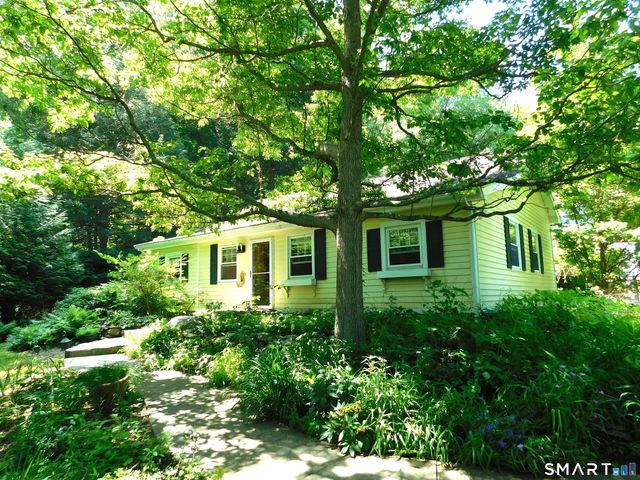 151 Great Quarter Road, Newtown, CT 06482