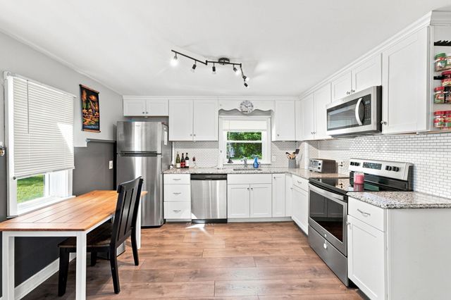42 7 Mile River Dr, Attleboro, MA 02703