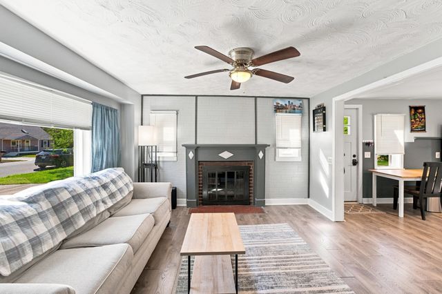42 7 Mile River Dr, Attleboro, MA 02703